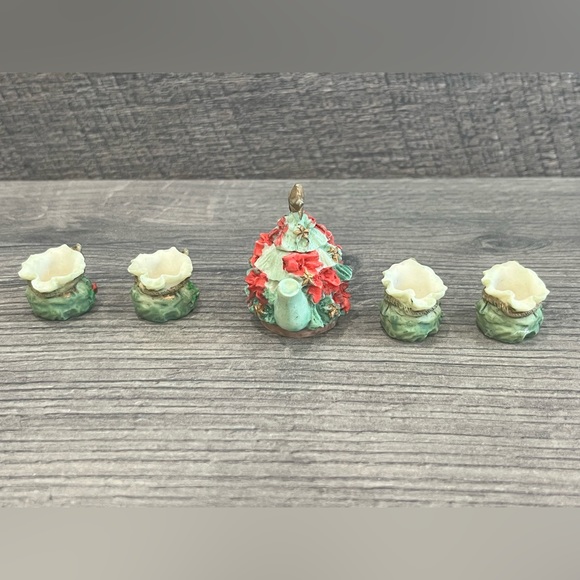 Vintage Miniature Christmas Tea Set Resin Tree Holly Mini 1995 C&F Enterprises - Picture 5 of 9